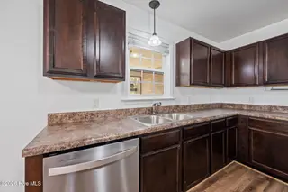 719 Savannah Drive, Jacksonville, NC 28546 – photo 16: 32-web-or-mls-_RAD9560