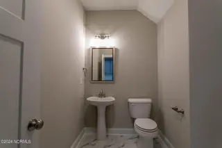 519 N Sycamore Street, Aberdeen, NC 28315 – photo 5: powder room