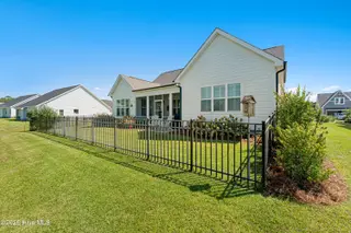 127 Windswept Lane, Beaufort, NC 28516 – photo 4: Beautiful home on Windswept Ln