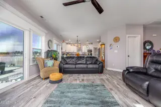 456 Pointe Vista Drive, Elizabeth City, NC 27909 – photo 13: 08-456 Pointe Vista - Living Room-4