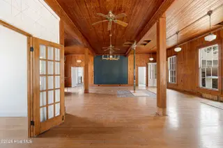 204 Turner Street, Beaufort, NC 28516 – photo 11: First floor gathering and meeting space