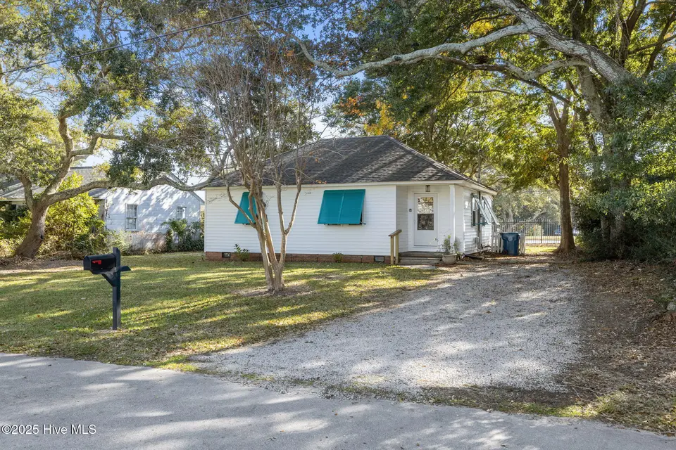 3413 Taylor Street, Morehead City, NC 28557 – photo 1 of 39: 32-web-or-mls-1S3A1494