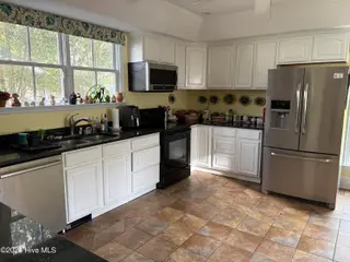 1418 Spencer Avenue, New Bern, NC 28560 – photo 3: Updated kitchen