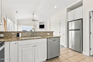 106 Willis Avenue B, Atlantic Beach, NC 28512 – photo 10: 42-web-or-mls-IMG_0678
