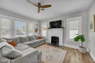 307 S 17th Street, Wilmington, NC 28401 – photo 6: Living Room