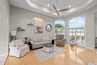 413 Pelican Harbor Road, Beaufort, NC 28516 — 3-bedroom home in Wards Creek Plantation, Beaufort, NC, photo 14 of 30: Living Area