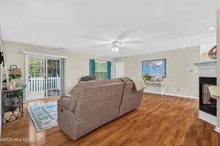 404 Jasmine N, Swansboro, NC 28584 — 3-bedroom condo in The Villages at Swansboro, Swansboro, NC, photo 11 of 36