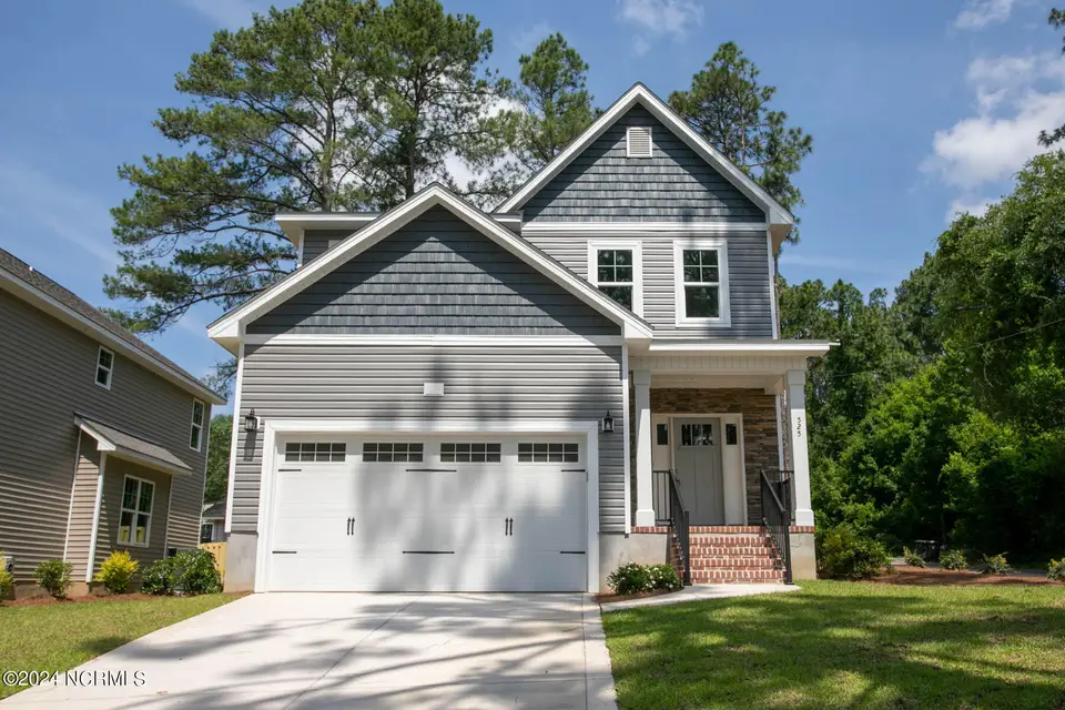 525 N Sycamore Street, Aberdeen, NC 28315 – photo 1 of 43: front1