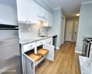308 Country Club Villa Drive # 3, Shallotte, NC 28470 — 2-bedroom condo in Brierwood Estates, Shallotte, NC, photo 10 of 36: Kitchen5