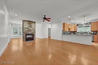 200 Shore Point Drive, Wilmington, NC 28411 — 4-bedroom home in Bayshore Crossing, Wilmington, NC, photo 13 of 71