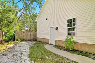 71 W South Shore Drive, Southport, NC 28461 — 3-bedroom home in Boiling Spring Lakes, Southport, NC, photo 7 of 47