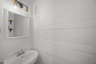 711 Queen Street, New Bern, NC 28560 – photo 17: Half Bath