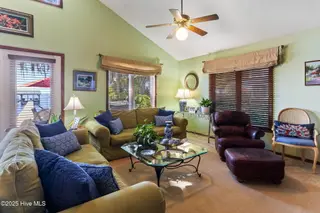 712 Canal Cove Road, Lake Waccamaw, NC 28450 – photo 9: Family Room