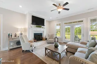 428 Lanyard Drive, Newport, NC 28570 – photo 5: Living room