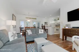 104 S 3rd Street I-1 & Slip 5 Atlantic Harbour, Morehead City, NC 28557 – photo 12: Living room