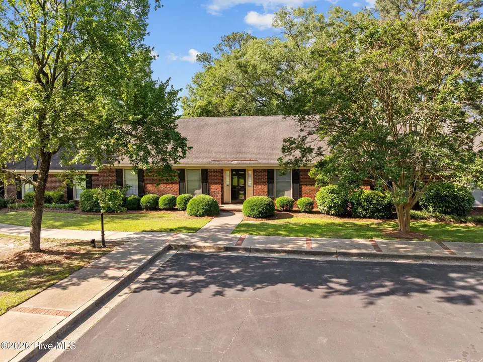 809 Greenbriar Road, Kinston, NC 28501 – photo 1 of 47: Main