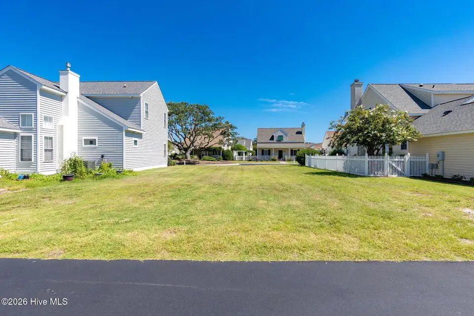 108 22 Macgregor Drive, Beaufort, NC 28516 – photo 1 of 33: 5-web-or-mls-chadwick-visuals-108-MacGre