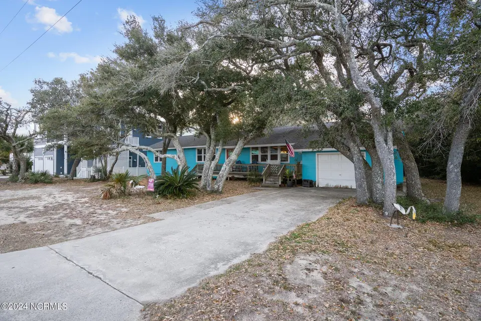 630 S Fourth Avenue, Kure Beach, NC 28449 – photo 1 of 33: 3-web-or-mls-BTS07343