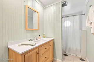 913 Bridges Street, Morehead City, NC 28557 – photo 16: First Floor Bathroom