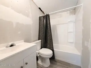 572 Ben Jones Road, Lake Waccamaw, NC 28450 – photo 12: Guest Bathroom Ben Jones