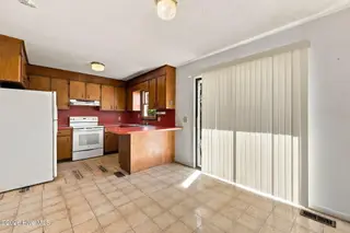 1951 Winter Forest Drive, Kinston, NC 28504 – photo 12: 24-web-or-mls-IMG_4771
