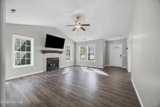278 Blue Creek Farms Drive, Jacksonville, NC 28540 – photo 11: 12_living room