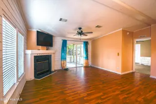 118 Woodland Drive, Swansboro, NC 28584 — 3-bedroom manufactured home in Hadnot Creek, Swansboro, NC, photo 2 of 16: Den