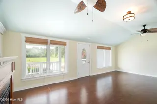 111 Graham Lane, Beaufort, NC 28516 – photo 10: Living Room