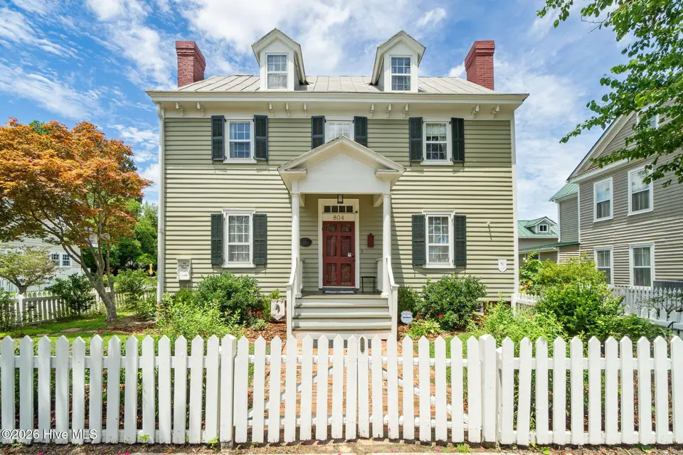 804 Pollock Street, New Bern, NC 28562 – photo 1 of 50: 1-web-or-mls-Styron Photo 804 Pollock St