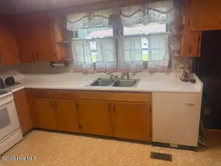406 N Wilkes Street, Chadbourn, NC 28431 – photo 11: IMG_5577