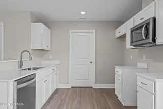 925 Campbell Street, Wilmington, NC 28401 – photo 15: 21-web-or-mls-DSC03462