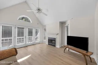 5122a Greenville Loop Road, Wilmington, NC 28409 — 4-bedroom townhome, Wilmington, NC, photo 20 of 56: 20_living room