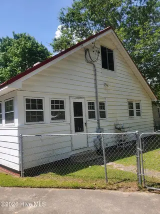 305 Glenwood Drive, Greenville, NC 27834 – photo 2: 20260424_141646