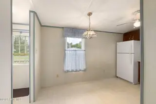 100 Lindsey Court, Beaufort, NC 28516 — 3-bedroom manufactured home in Green Meadows, Beaufort, NC, photo 19 of 38: Dining Area