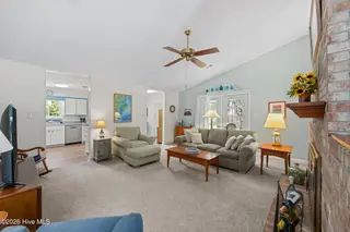 1311 Pelican Drive, New Bern, NC 28560 – photo 8: Vaulted ceiling