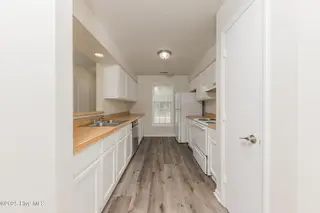 153 Raintree Circle, Jacksonville, NC 28540 – photo 21: 25KITCHEN