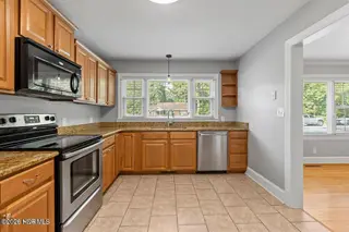 1104 N Overlook Drive, Greenville, NC 27858 – photo 4: Kitchen 2