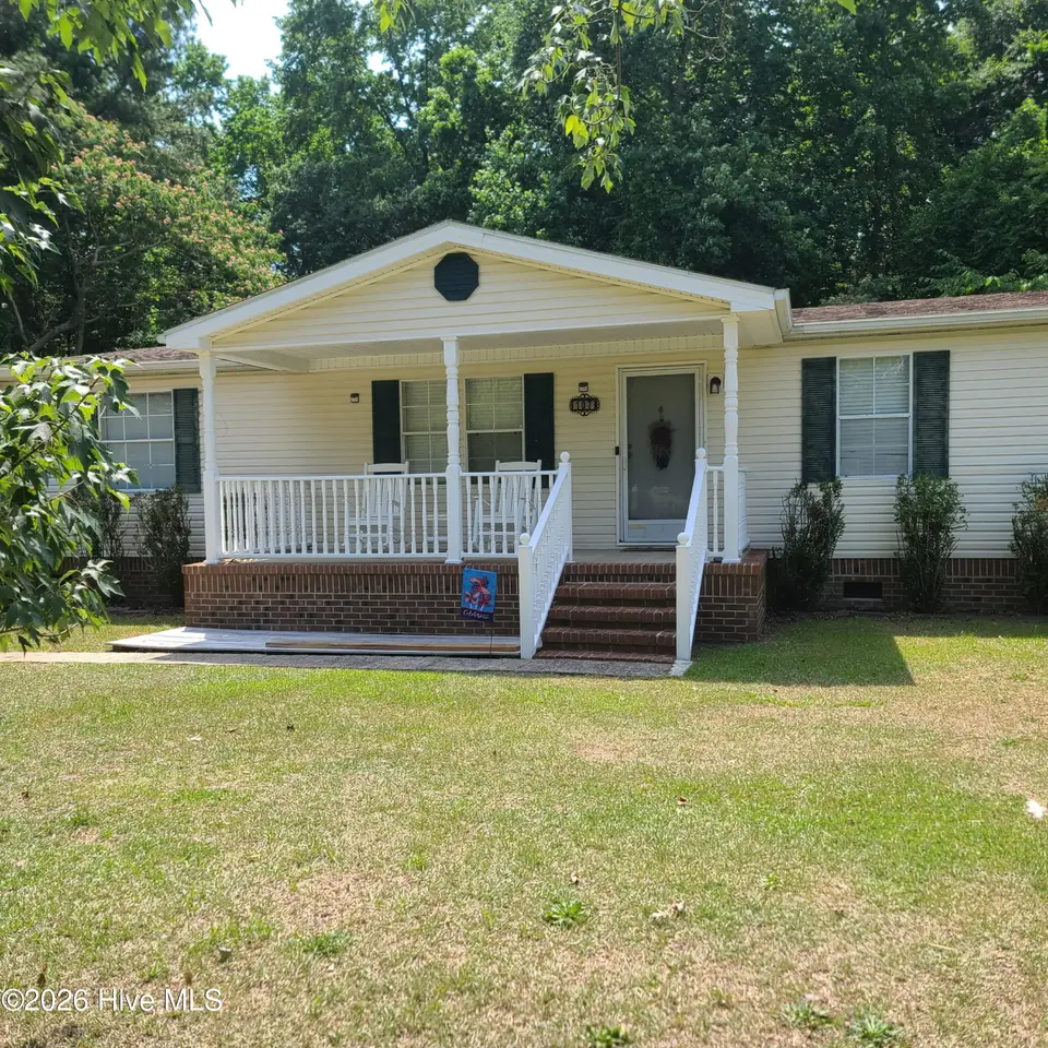 107 Eagle Ridge Drive, Dudley, NC 28333 — 4-bedroom manufactured home in Eagle Ridge, Dudley, NC, photo 1 of 17: Front