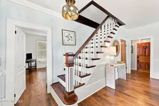 913 Bridges Street, Morehead City, NC 28557 – photo 7: Staircase