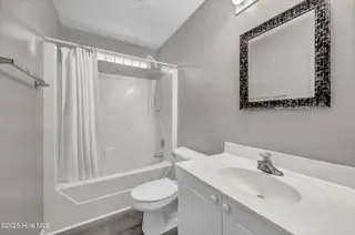 601 Brewster Lane, Wilmington, NC 28412 – photo 12: Guest Bath