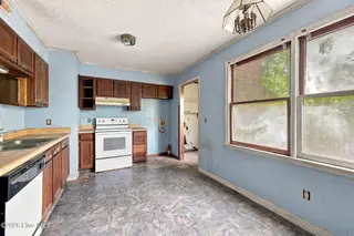 107 Eric Court B, Greenville, NC 27858 – photo 9: Kitchen