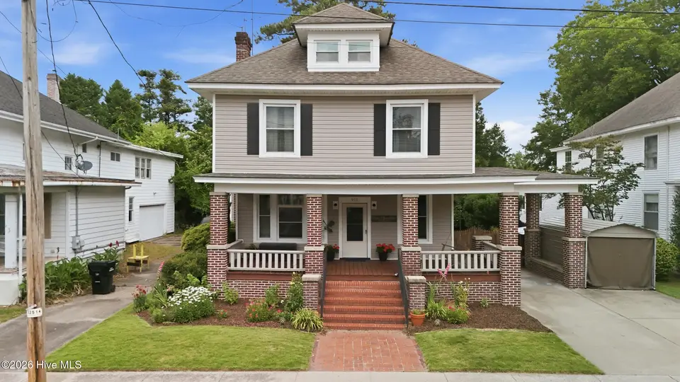 912 W Church Street, Elizabeth City, NC 27909 – photo 1 of 48: 912 W Church Front