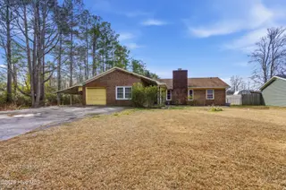104 E Bridle Lane, Havelock, NC 28532 – photo 1: 104 e birdie (17 of 39)