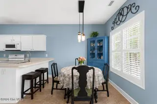221 Palomino Lane, Swansboro, NC 28584 – photo 11: palomino_decluttered_dining_kitchen_1