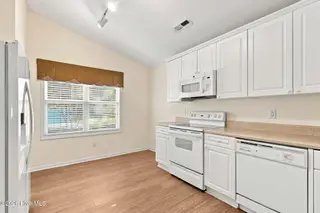 4940 Coronado Drive, Wilmington, NC 28409 — 3-bedroom home in Masonboro Woods, Wilmington, NC, photo 17 of 52: 38-web-or-mls-DSC07824