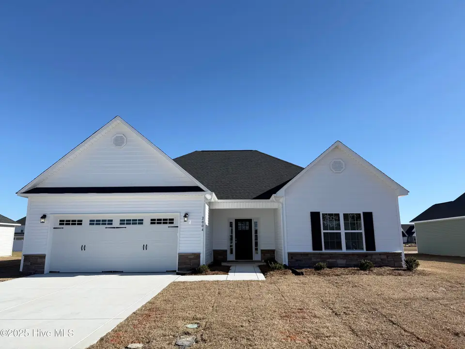 2004 Bluewater Boulevard, New Bern, NC 28562 – photo 1 of 29: IMG_4914