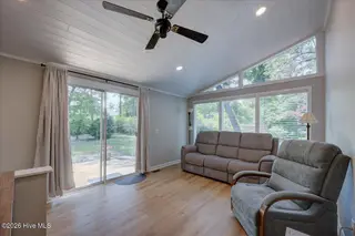 5107 White Oak Drive, Trent Woods, NC 28562 – photo 22: Lots of sunlight