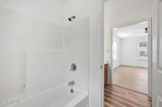 1402 Lockwood Road, Kinston, NC 28501 — 3-bedroom home in Brentwood, Kinston, NC, photo 23 of 37: Master Bathroom
