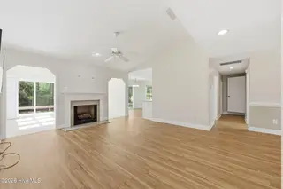 1007 Barkentine Drive, New Bern, NC 28560 – photo 5: Living Room