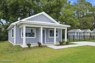 171 Long Pond Loop, Swansboro, NC 28584 – photo 2: Exterior Front